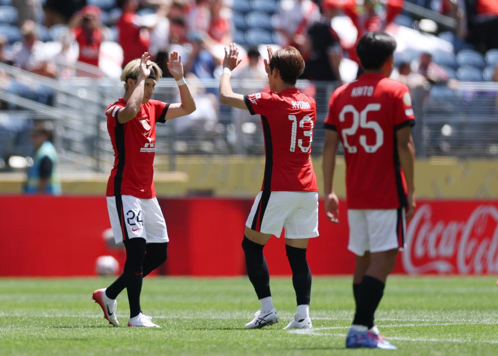 TA：利物浦签不下伊萨克也不会盲目买人；斯洛特想补充中后卫